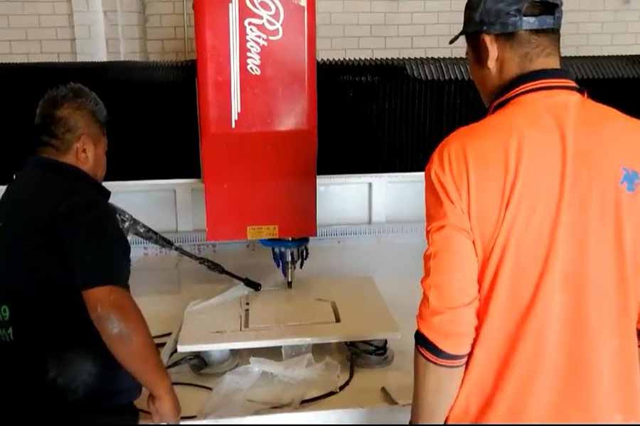 東南亞石材加工中心客戶調(diào)試現(xiàn)場